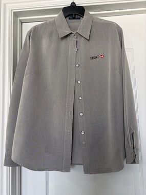 Women’s Long-Sleeve Dress Shirt in Gray, M
